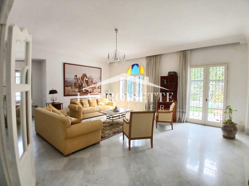 Villa S+6 avec piscine à Gammarth